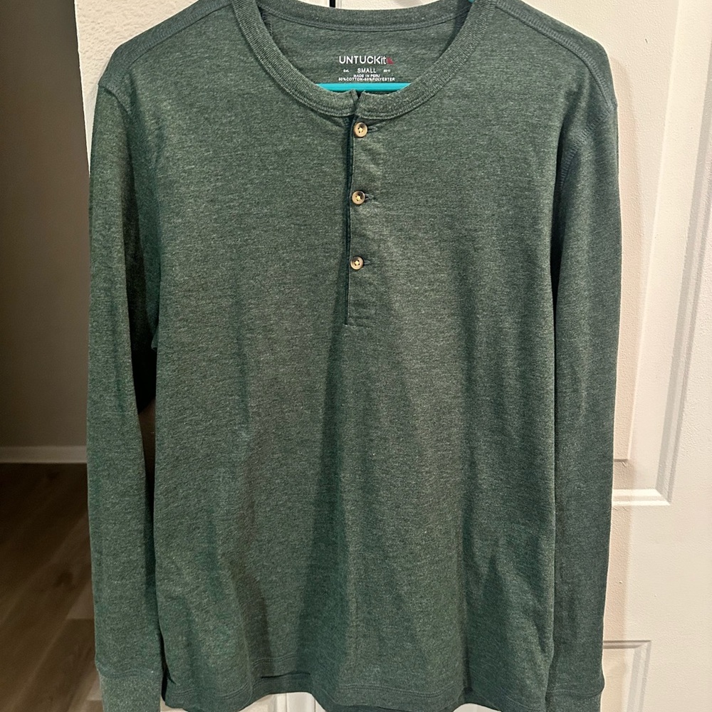 SOLD: 
UNTUCKit Forest Green Long Sleeve Henley